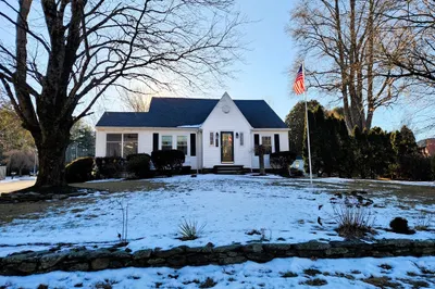 350 Thompson Rd 1