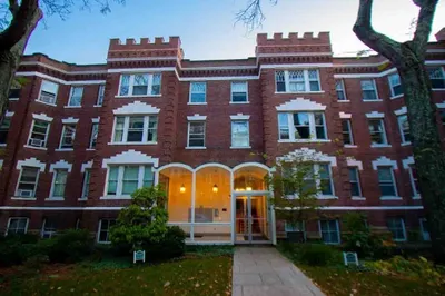 2 Arlington St #4