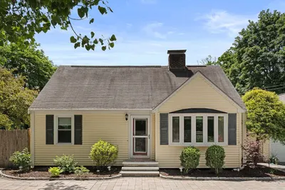 389 Commonwealth Rd 1