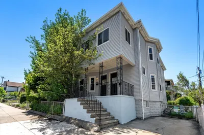 39 Medford St 1