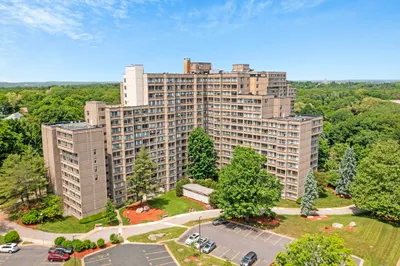 250 Hammond Pond Parkway #611S
