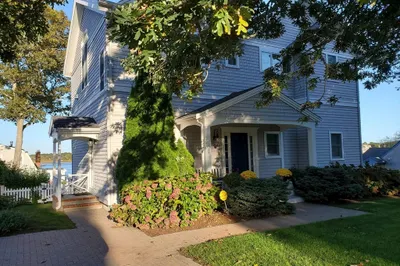 138 Baxter Avenue 1