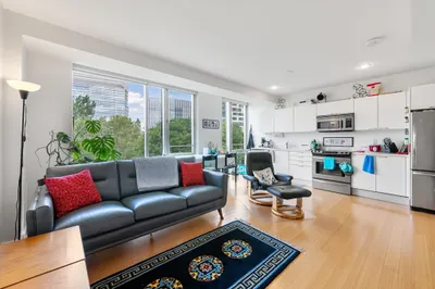 2 Earhart St #421