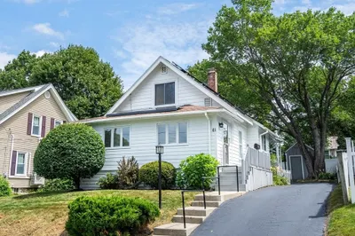 61 Acushnet Ave