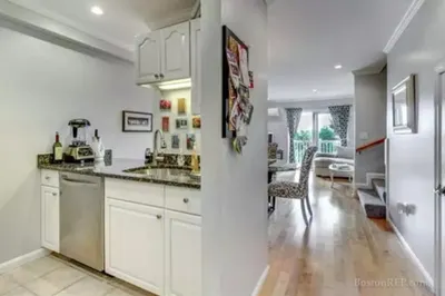 10-12 Summit Ave #17