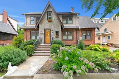 14 Hazelmere Rd