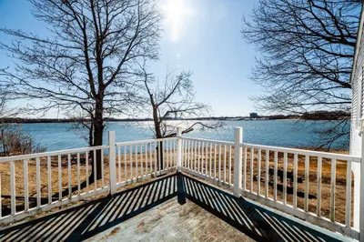 55 Riverbank Rd