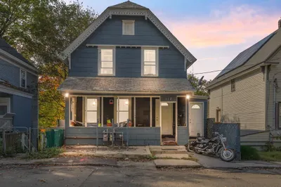 112 Marshall St 1