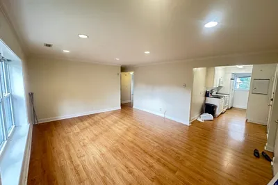 140 Newton St #5 1