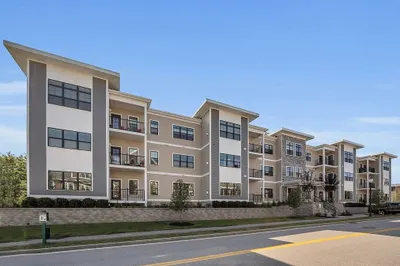 55 Pointe Place #206