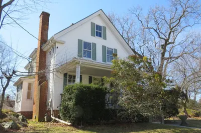 22 Lewis Street