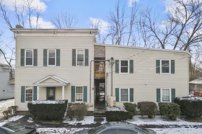 21 E Bartlett St