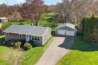51 Holly Ln