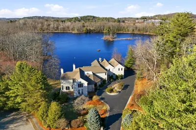 55 Hillcrest Rd 1