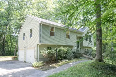 611 Henshaw St 1