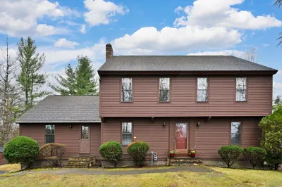 391 Pleasant St 1