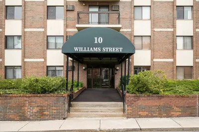 10 Williams St #82
