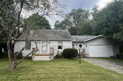 82 N Worcester St 1