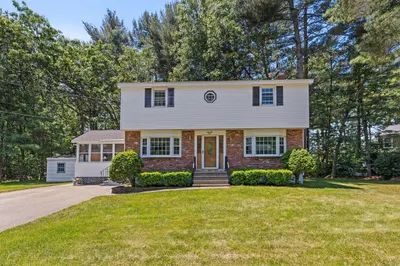 71 Maureen Dr