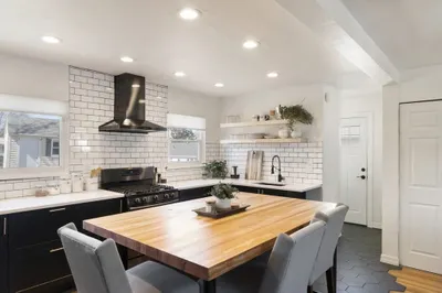 55 Paragon Rd 1