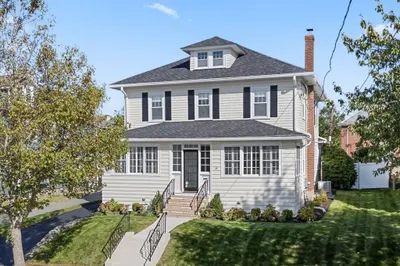 18 Hillcroft Ave 1