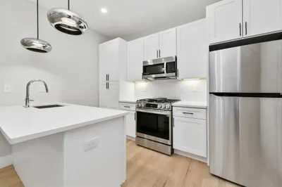 184 Paris St #2 1