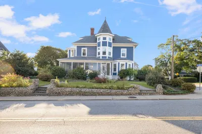 392 North Main St 1