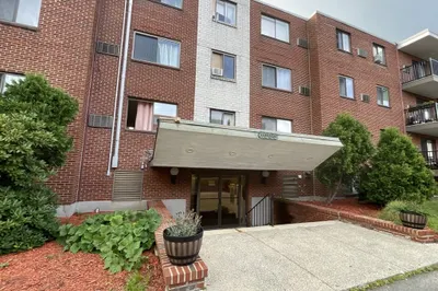 1000 Governors Dr #5
