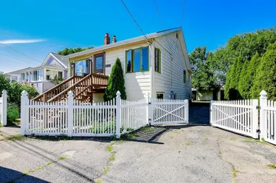 23 Bates St