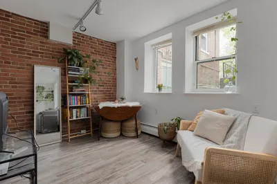 6 Arlington St #1