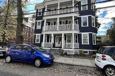 18 Hewlett St #1