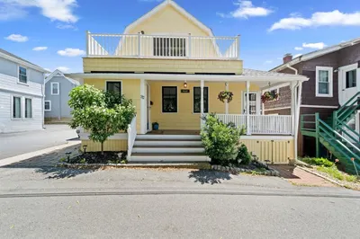 32 Maple Ave