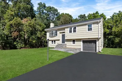253 Elm St 1