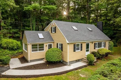 34 Carleton Rd 1