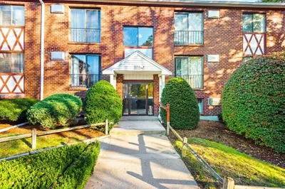 151 King St #110