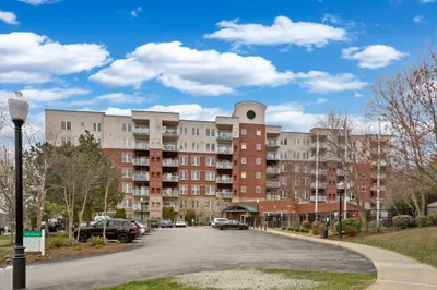 36 Village Rd #404
