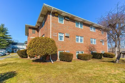206 Rock St #M7 1