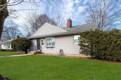 6 Bartlett Rd