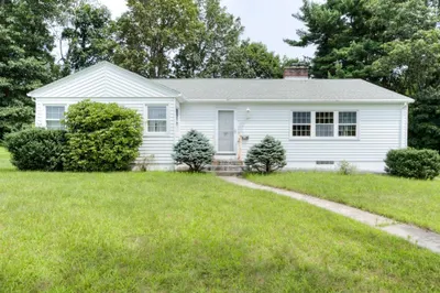 8 Rustic Dr
