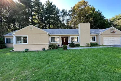 10 Ellis Dr