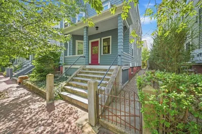 113 Antrim St #3 1