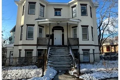 126 Lincoln St #2R