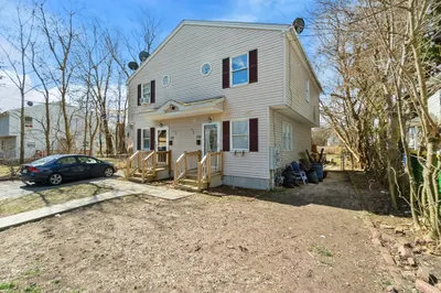 120-122 Oak Grove Ave