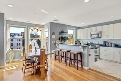 28 Monument St #3