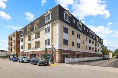 270 N Main St #305 1