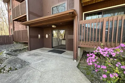 340 Sunderland Rd #17A 1