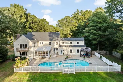 22 Fairway Ln 1