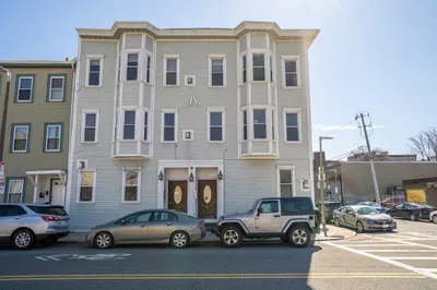 201 D St #2