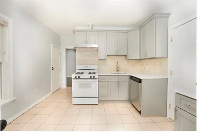 46 Wyllis Ave #2