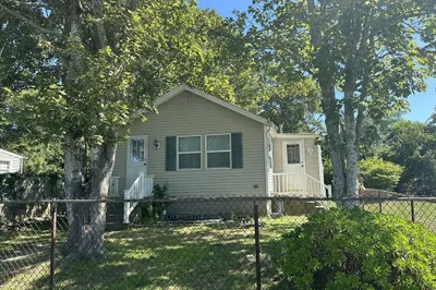 41 Point St